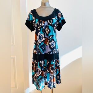 Diane Von Furstenberg dress. No size tag. Most likely a size 10.